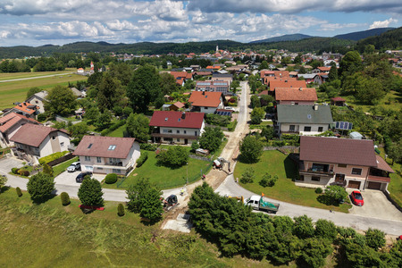 CERKNICA ŠERCERJEVA ULICA 02 FOTO LJUBO VUKELIČ